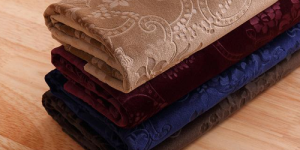 What is velvet? What are its advantages and disadvantages?