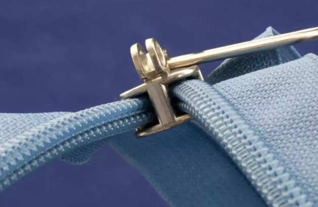 Tips on how to repair a broken zipper