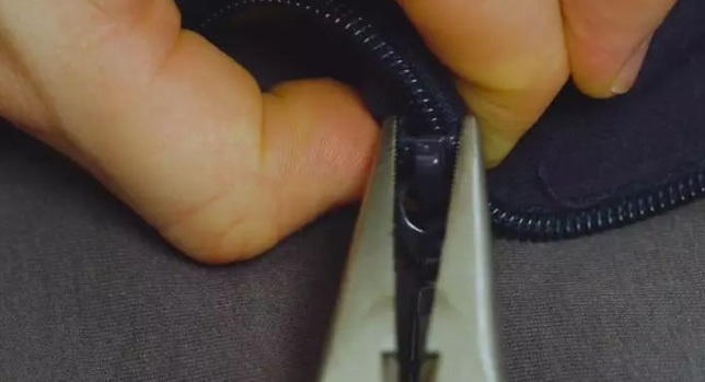 Tips on how to repair a broken zipper