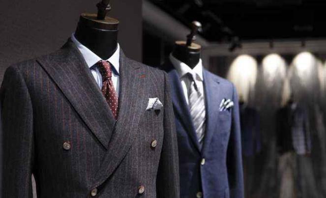 What are the commonly used fabrics for suits